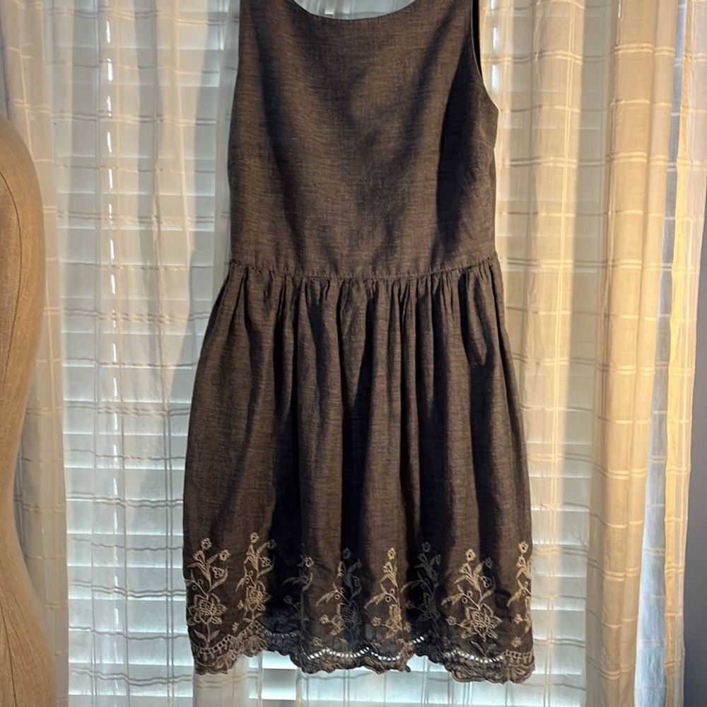 Chambray sleeveless dress with embroidered hem detail